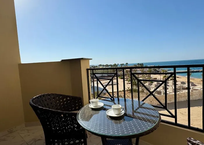 Juliana With Sea Views And A Free Appartement